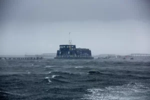 Feed-barge_HUON-AQUACULTURE